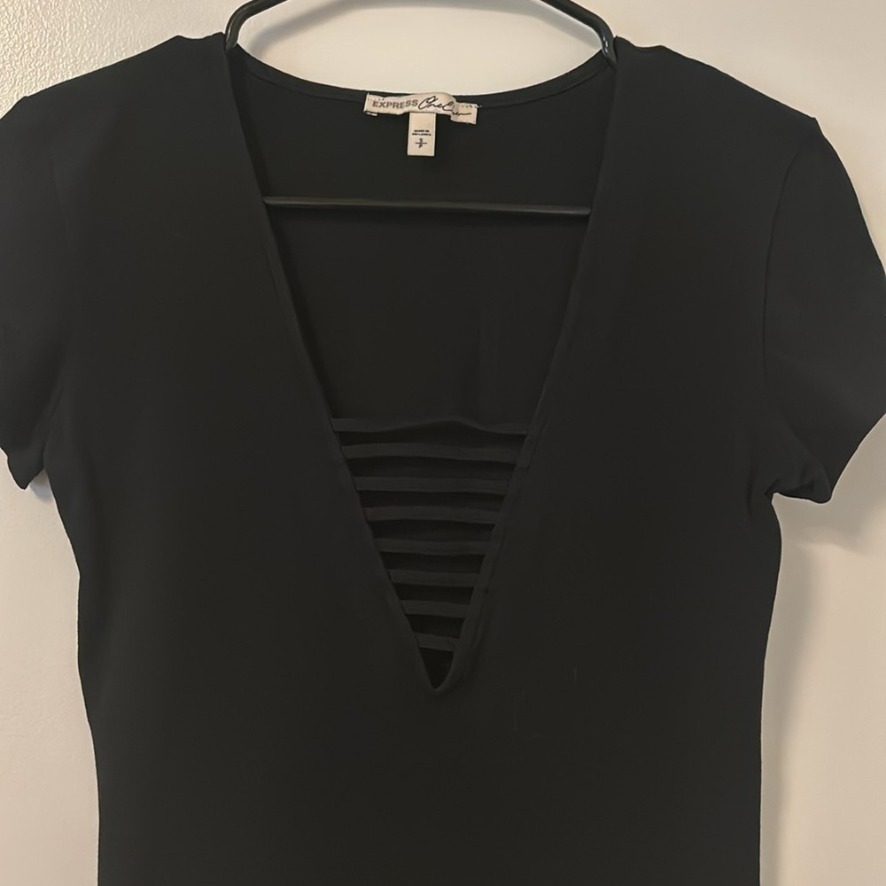 Express form-fitting black tee